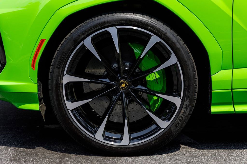 Used 2025 Lamborghini Urus SE image 18