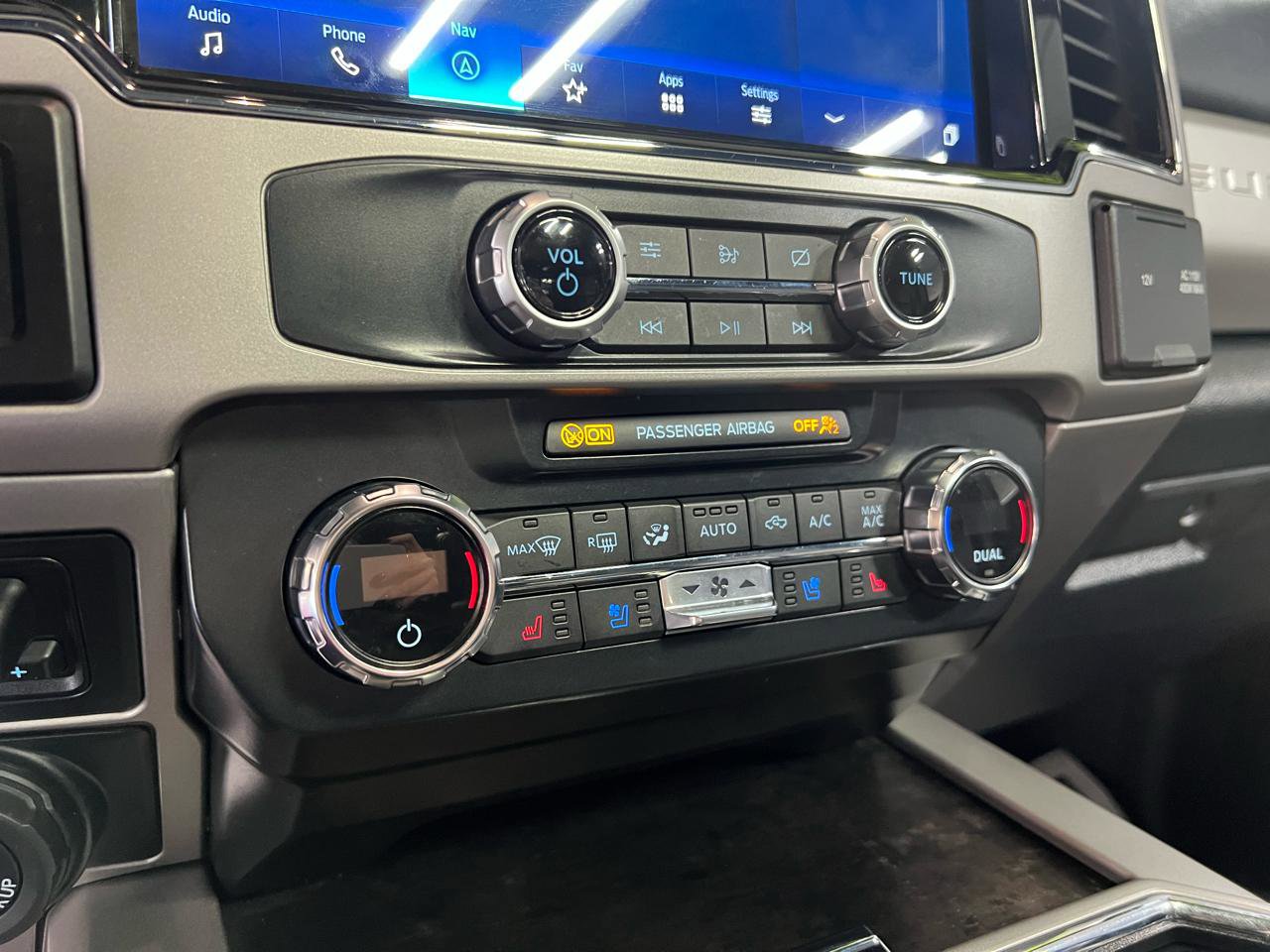 Used 2022 Ford F350 Lariat w/ Tremor Off-Road Package image 29