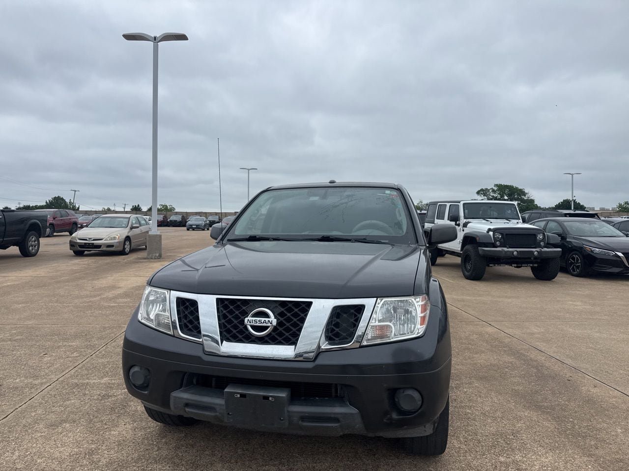 Used 2015 Nissan Frontier SV RWD image 4