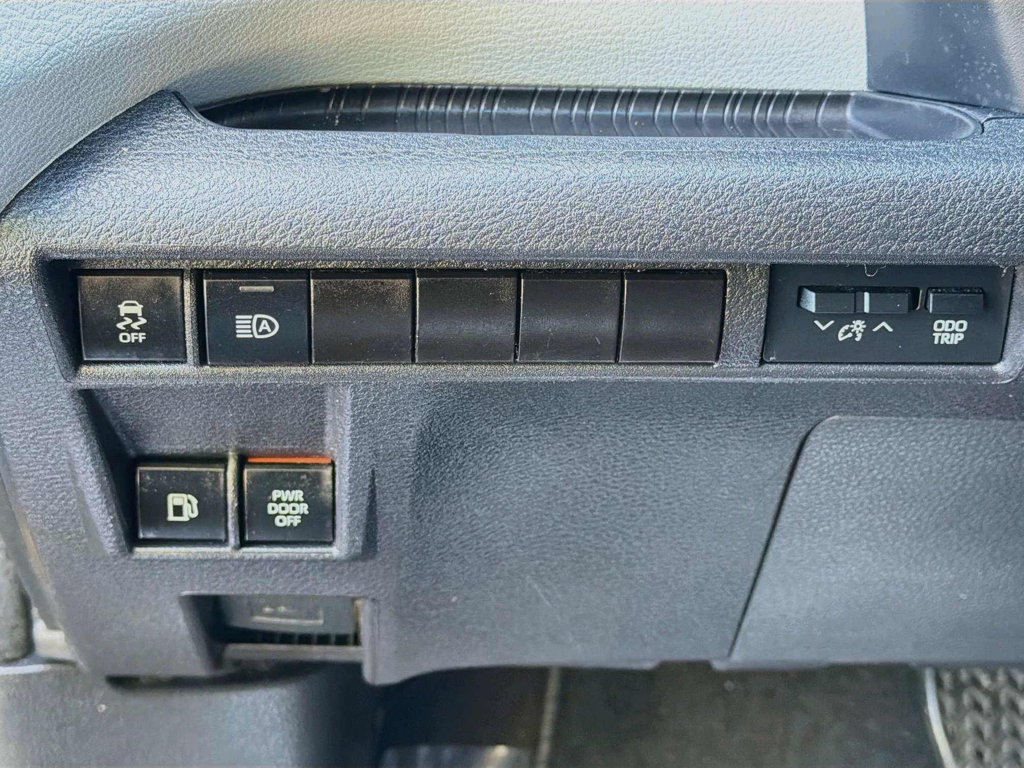 Used 2025 Toyota Sienna XLE FWD image 8
