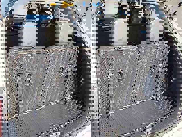 Used 2025 Kia Sorento S image 11