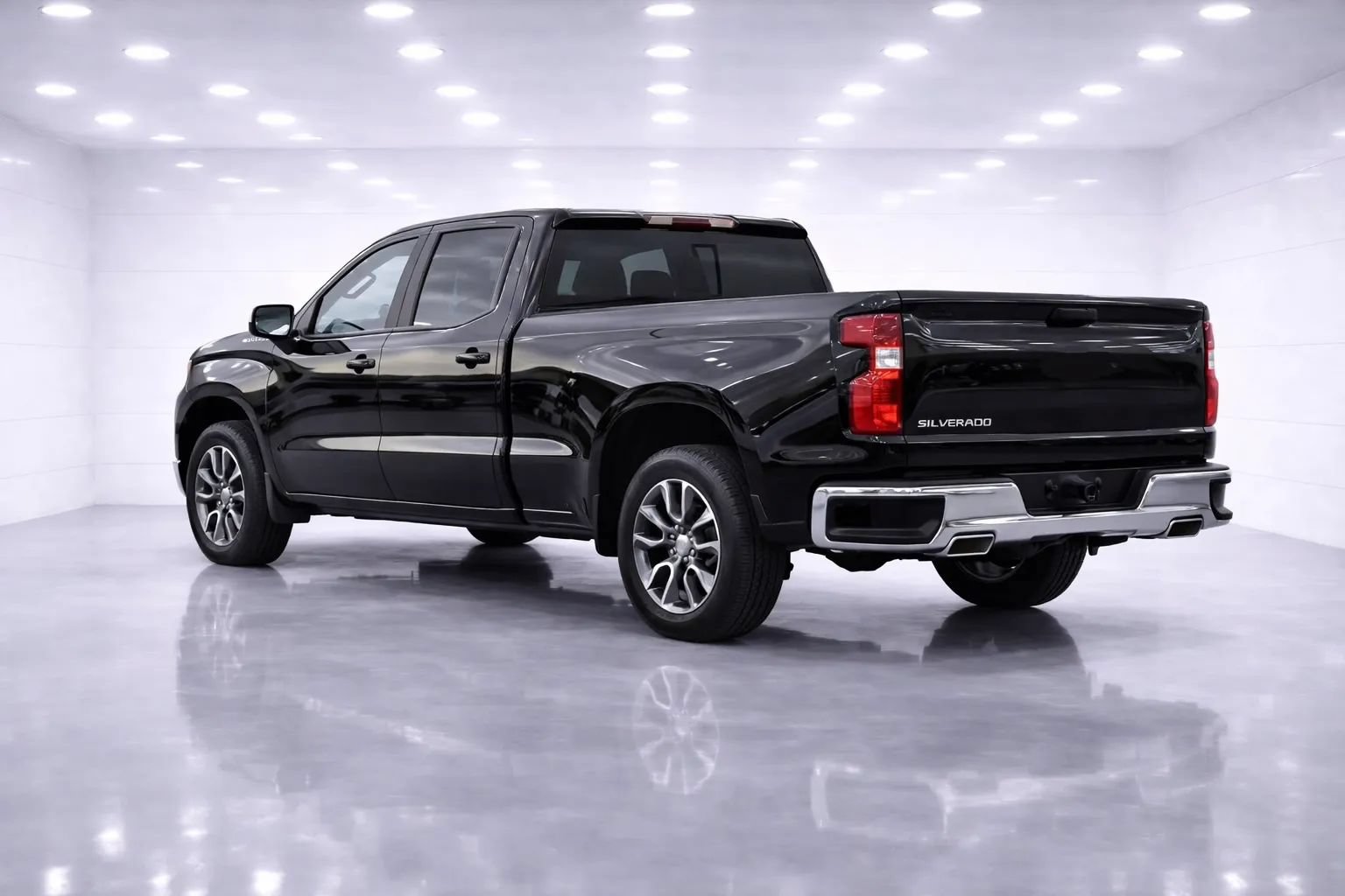 Used 2022 Chevrolet Silverado 1500 LT AWD/4WD image 3
