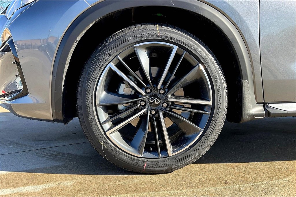New 2025 INFINITI QX55 Essential image 12