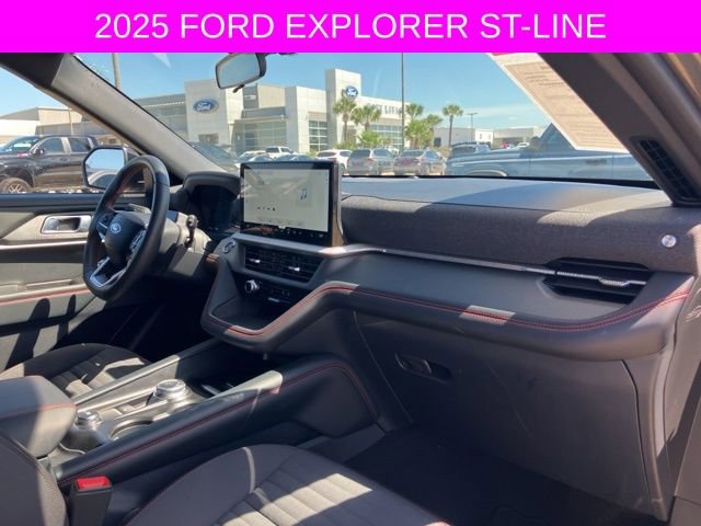 Used 2025 Ford Explorer ST-Line w/ ST-Line Street Pack AWD/4WD image 12