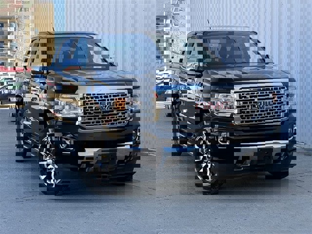 Used 2020 GMC Canyon Denali image 2