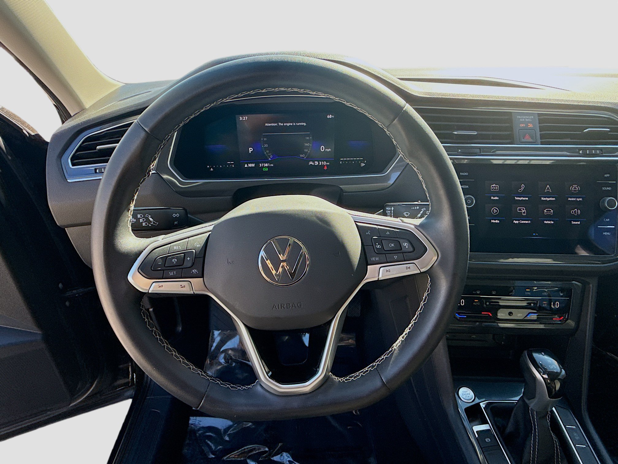 Used 2023 Volkswagen Tiguan SE w/ Panoramic Sunroof Package FWD image 10