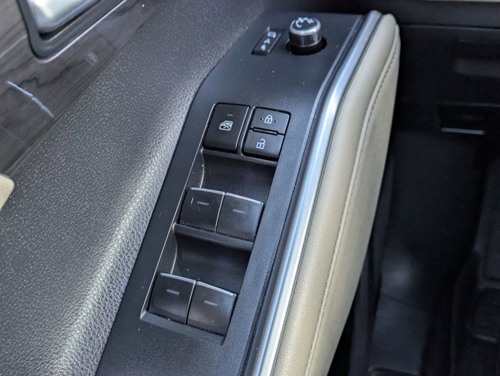 Used 2024 Toyota Highlander Platinum image 27