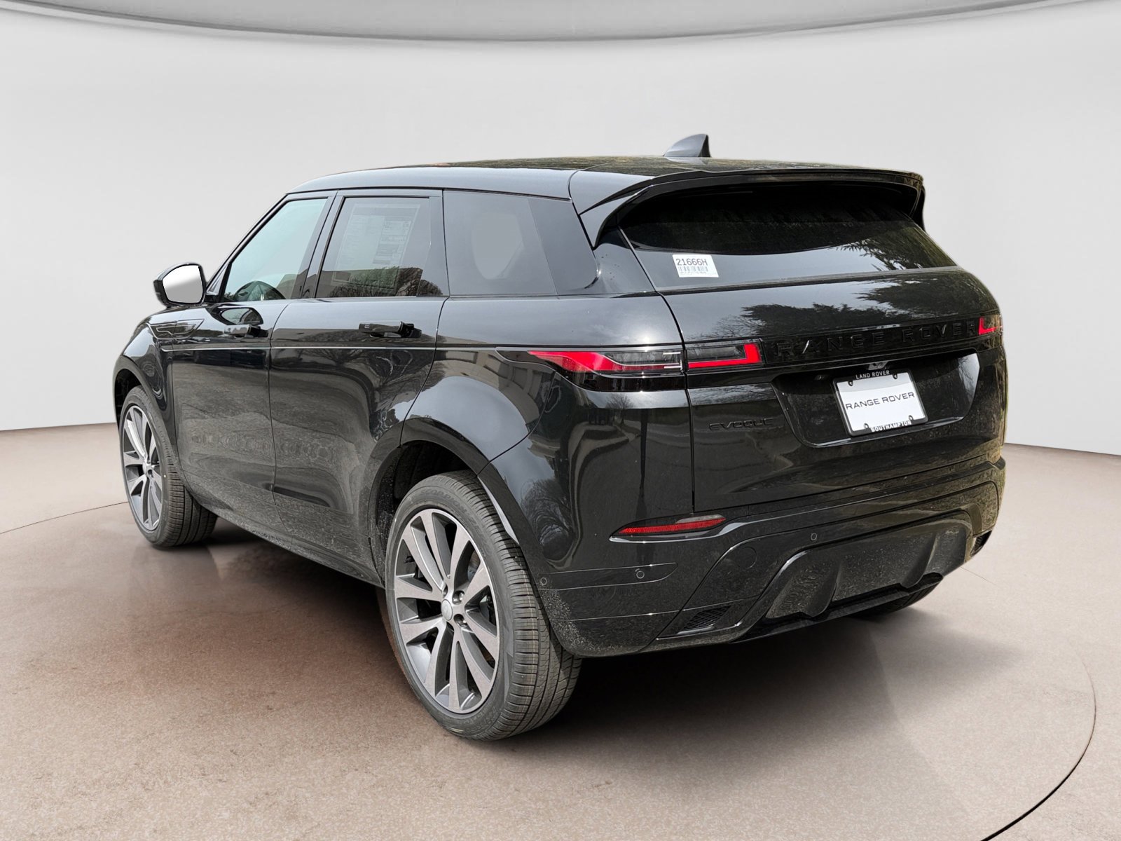New 2026 Land Rover Range Rover Evoque Dynamic SE image 3