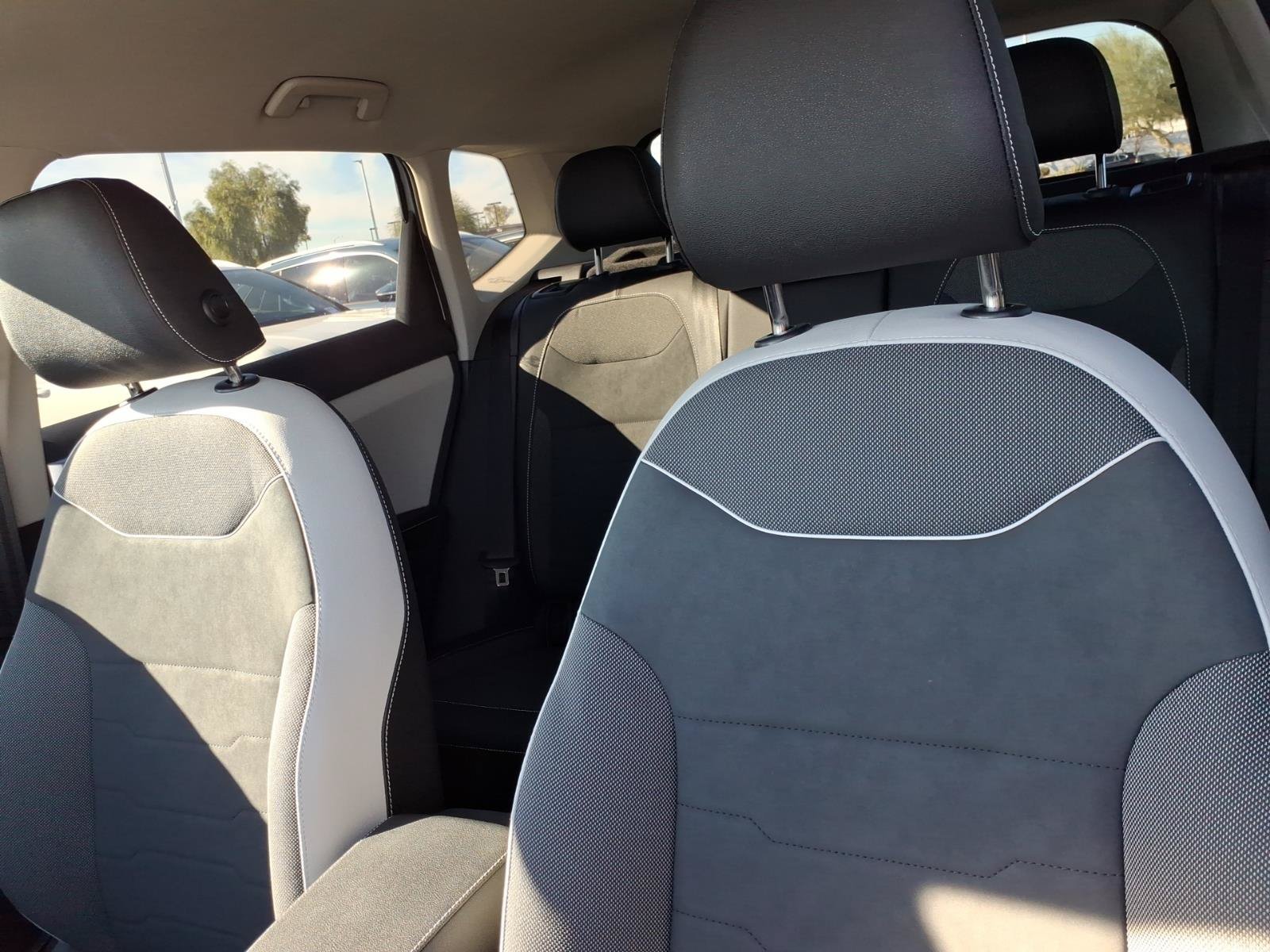 New 2026 Volkswagen Taos SE FWD image 11