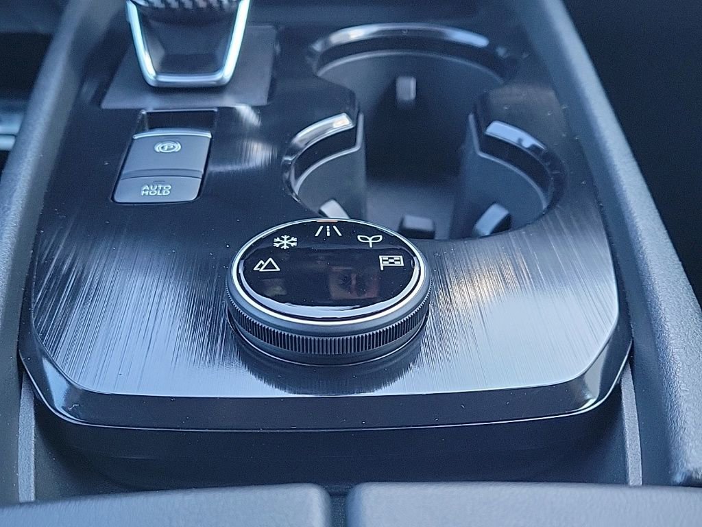 Used 2023 Nissan Rogue S image 19