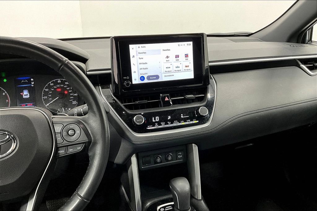 Used 2023 Toyota Corolla Cross SE image 8