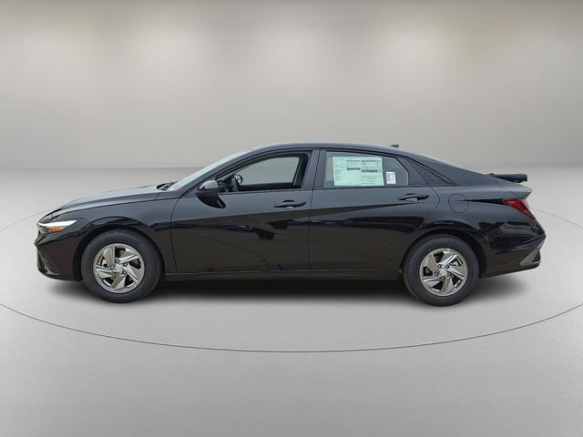 New 2026 Hyundai Elantra SE FWD image 4
