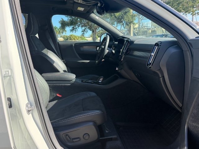 Used 2021 Volvo XC40 T5 R-Design w/ Protection Package Premier AWD/4WD image 18