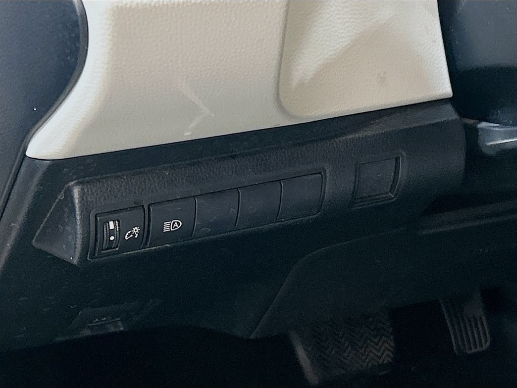 Used 2020 Toyota Corolla LE FWD image 8