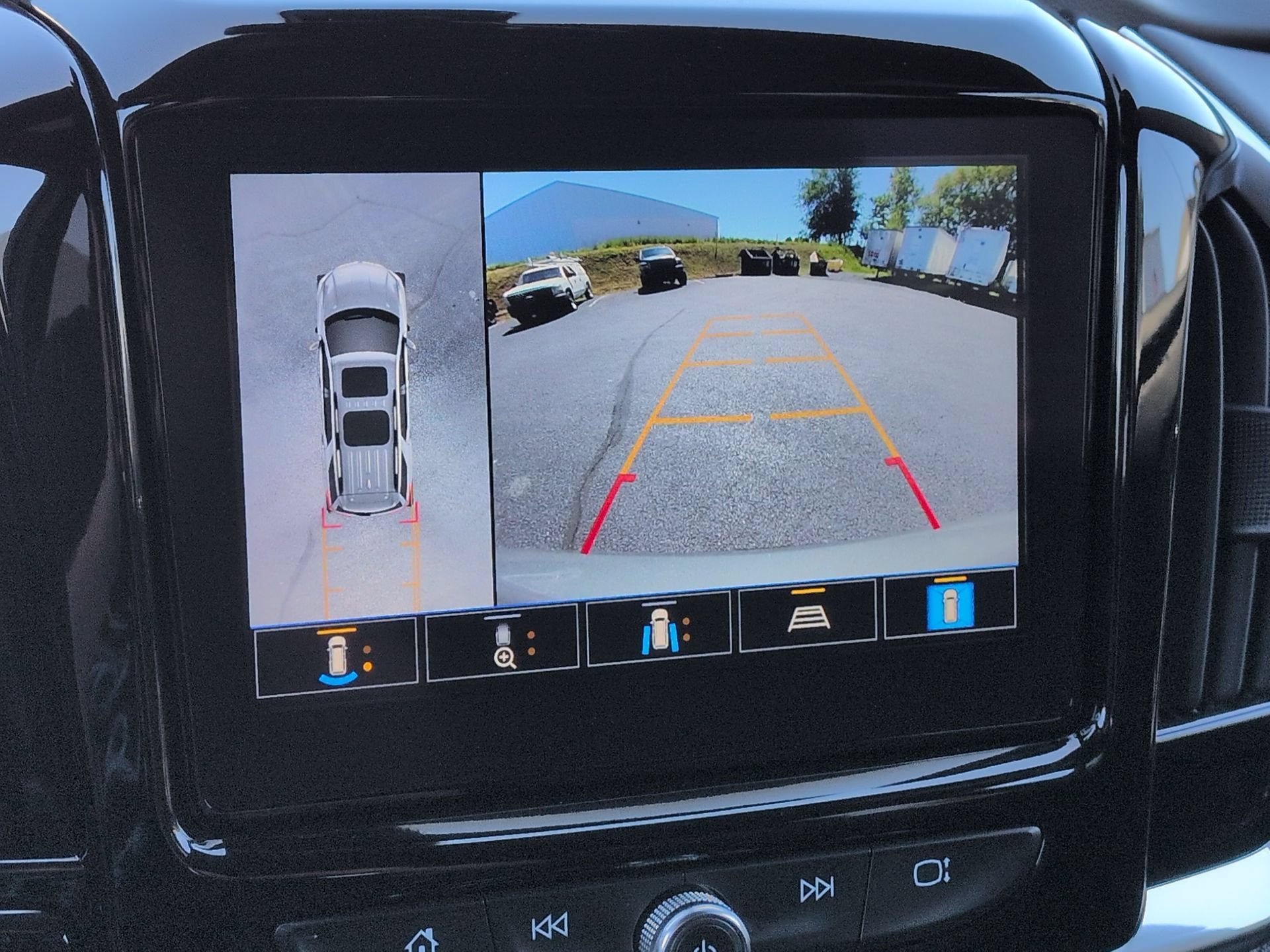 Certified 2023 Chevrolet Traverse LT w/ Rear Camera Mirror Package AWD/4WD image 15