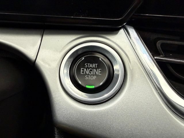 Used 2025 Chevrolet Trax LT FWD image 39