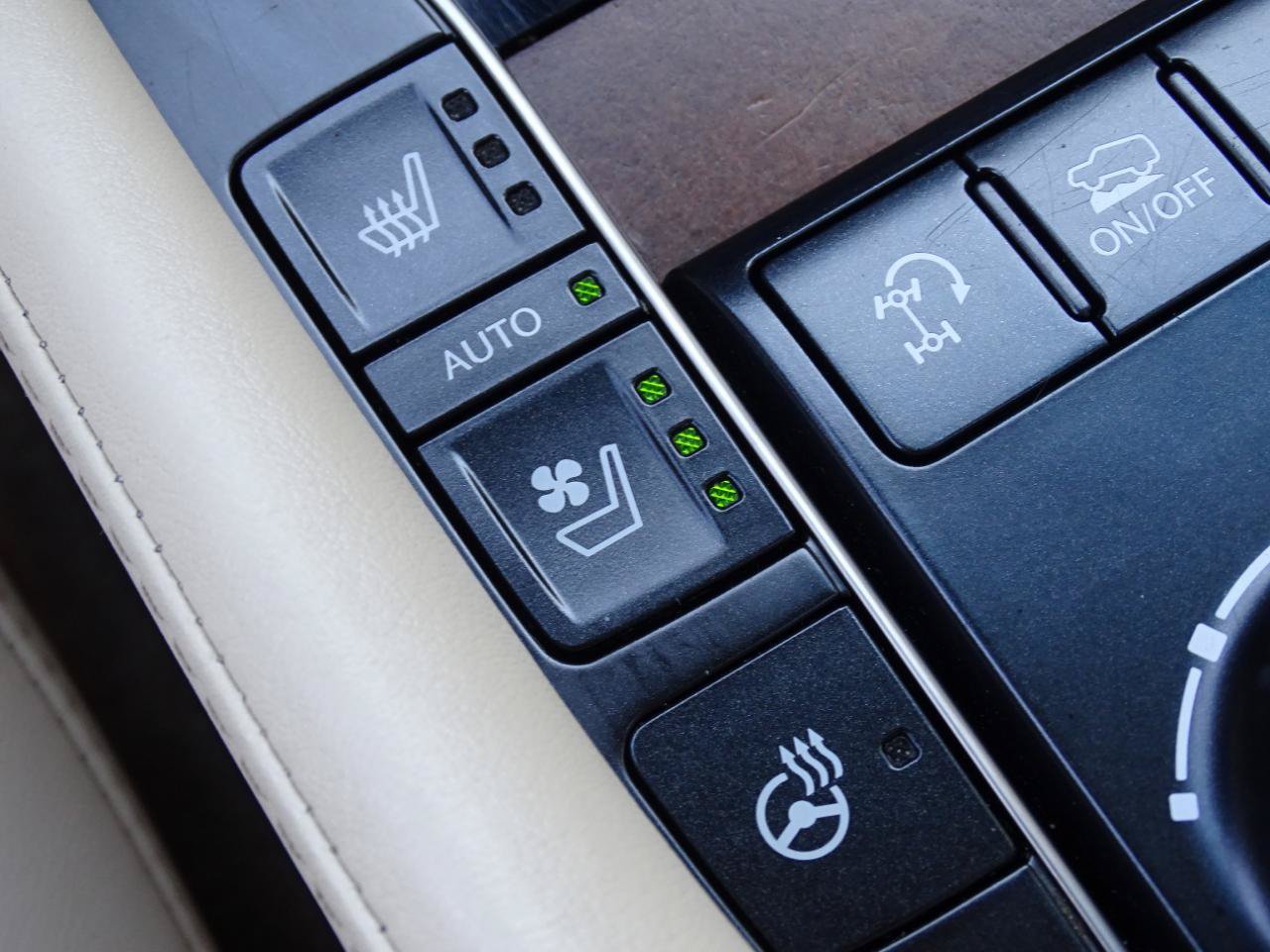 Used 2016 Lexus LX 570 4WD w/ Luxury Package image 24