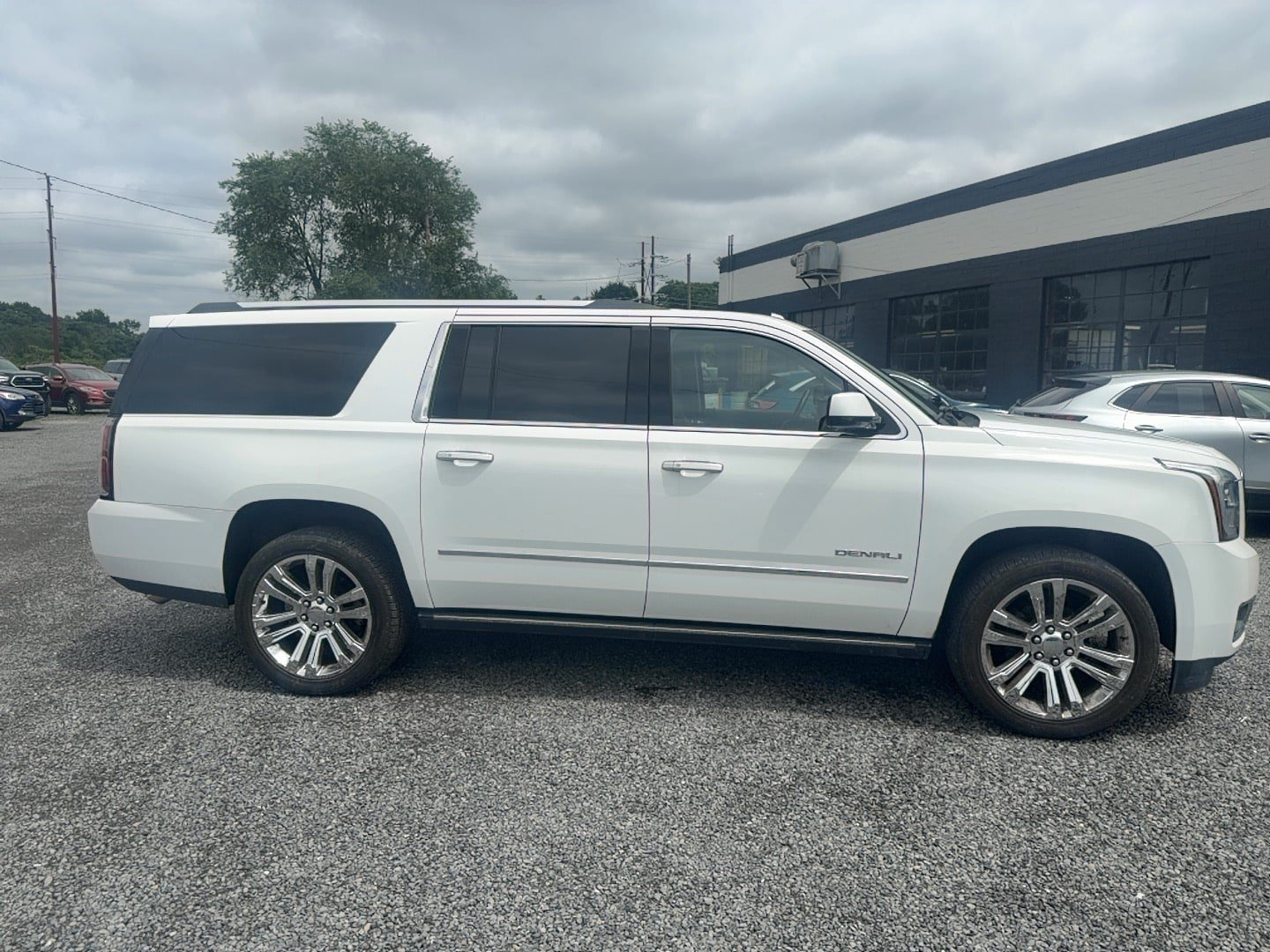 Used 2017 GMC Yukon XL Denali w/ Open Road Package AWD/4WD image 6