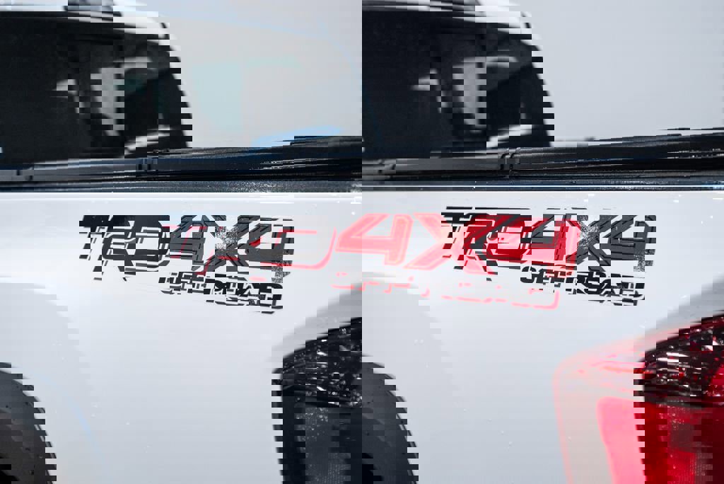 Used 2018 Toyota Tacoma TRD Off-Road w/ Technology Package image 13