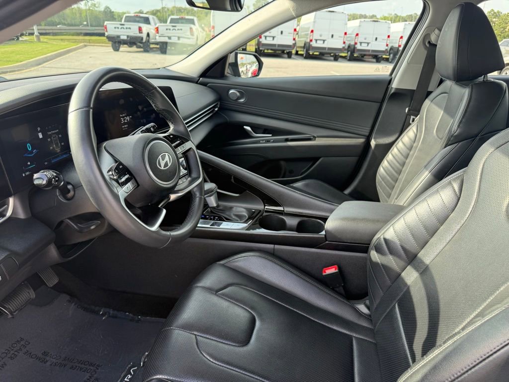 Used 2024 Hyundai Elantra Limited image 9