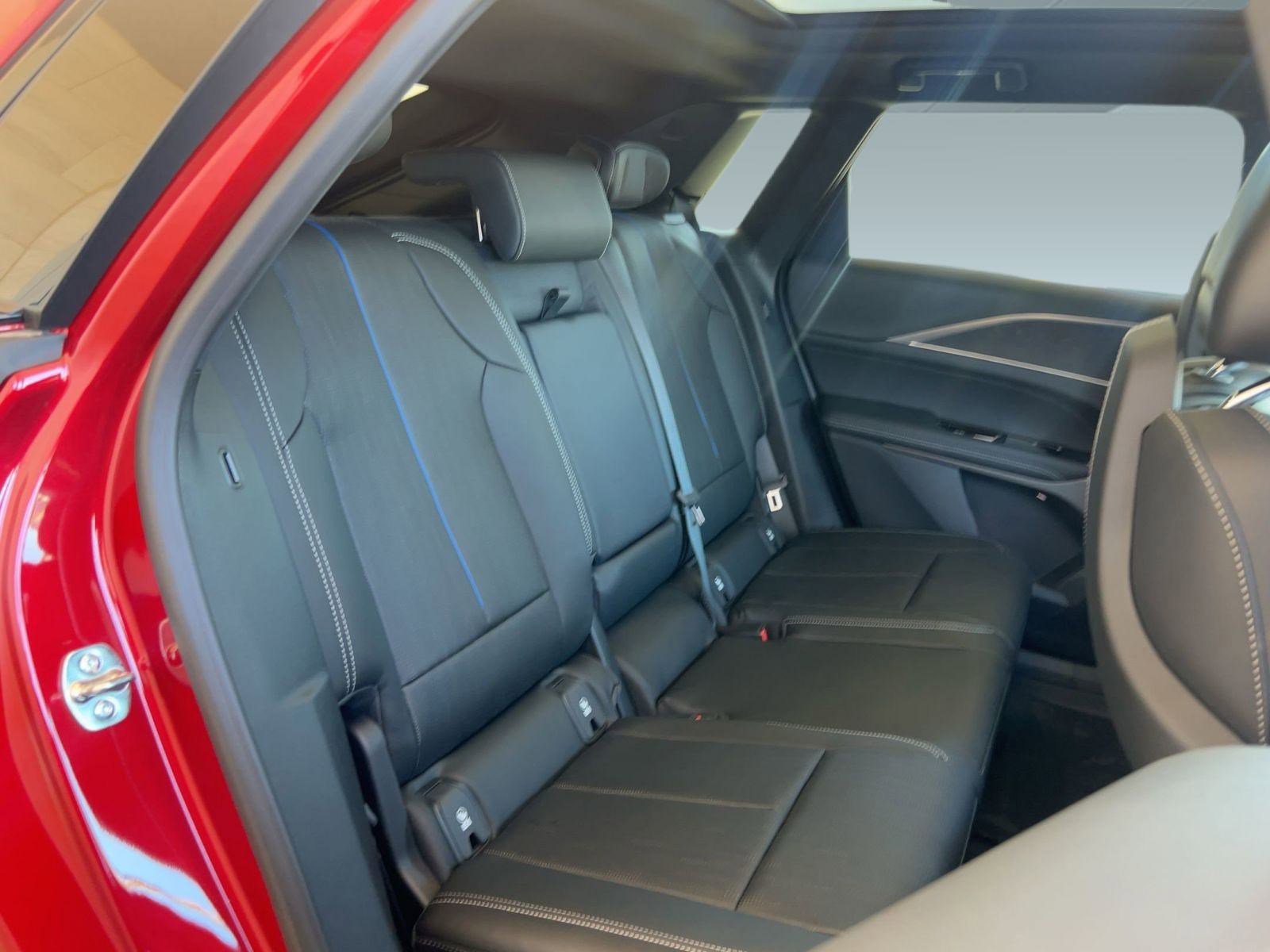 New 2026 Cadillac Lyriq Sport image 32