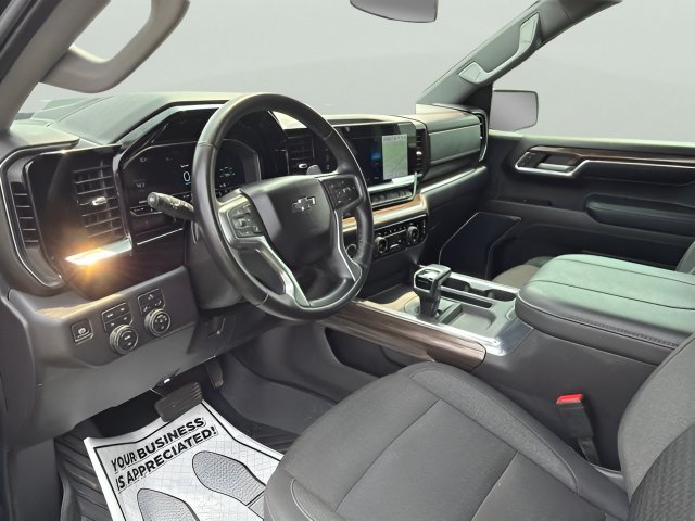 Used 2024 Chevrolet Silverado 1500 LT Trail Boss w/ Protection Package AWD/4WD image 4