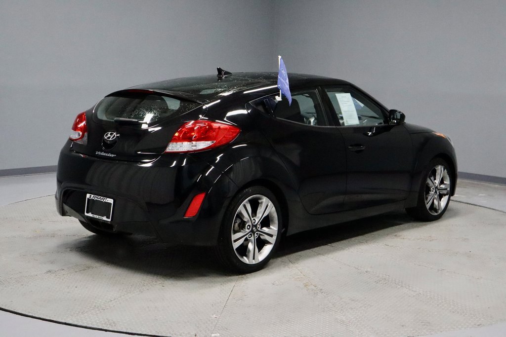 Used 2017 Hyundai Veloster Value Edition image 11