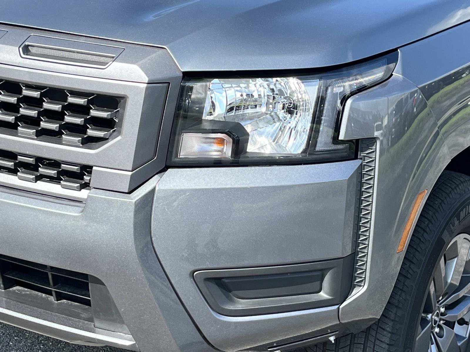 Used 2025 Nissan Frontier SV RWD image 12