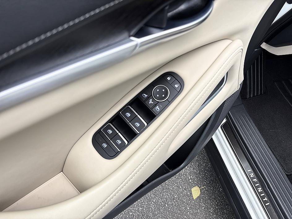 Certified 2025 INFINITI QX60 Sensory AWD/4WD image 12