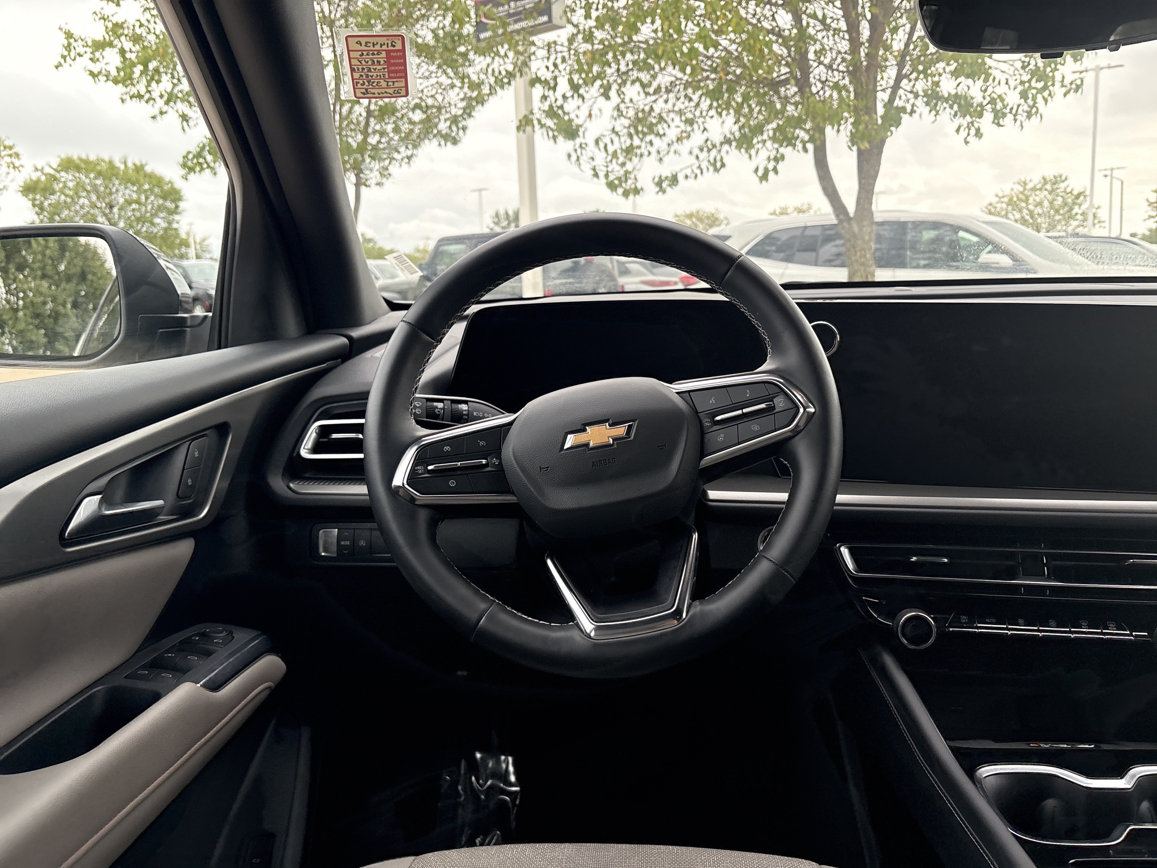 Used 2026 Chevrolet Traverse LT w/ Driver Confidence Package FWD image 16