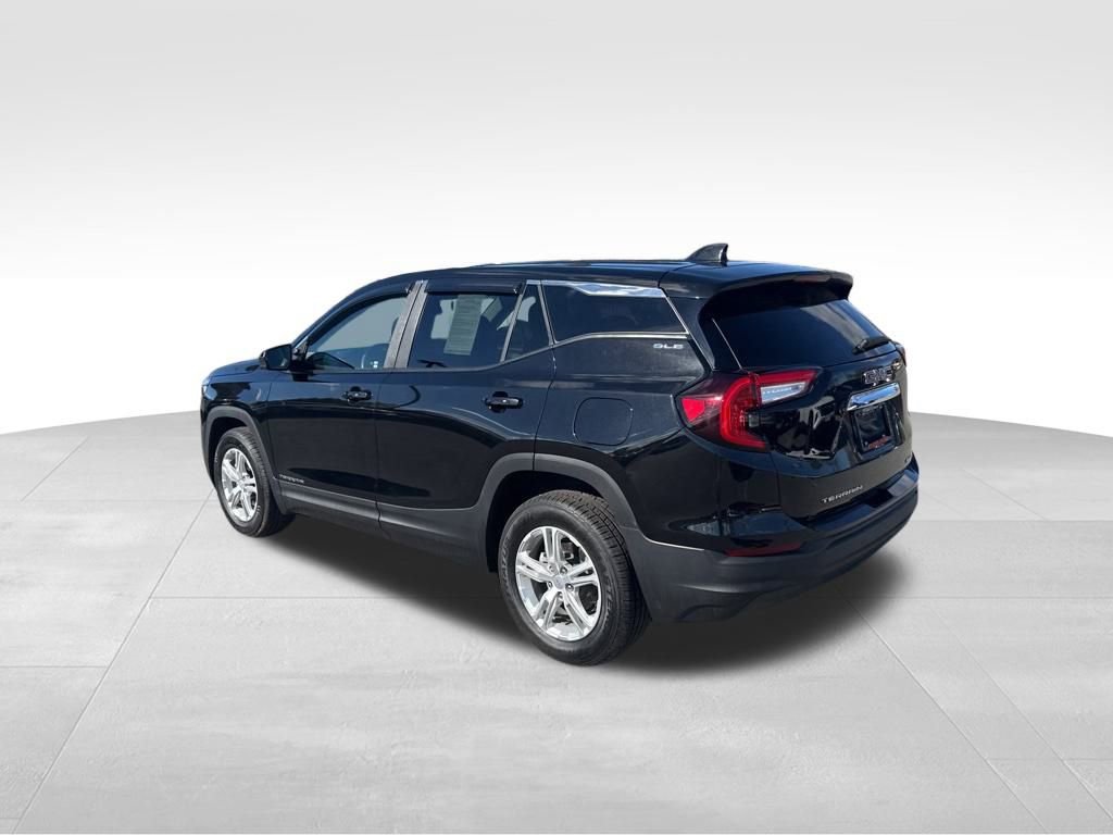 Used 2022 GMC Terrain SLE image 3