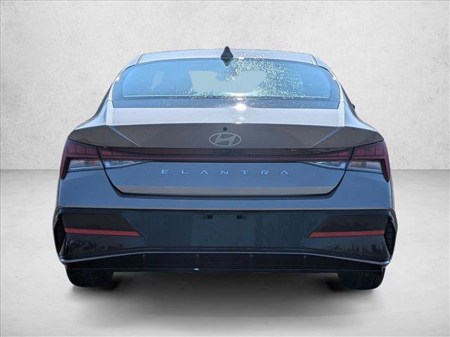 Used 2025 Hyundai Elantra SEL image 6