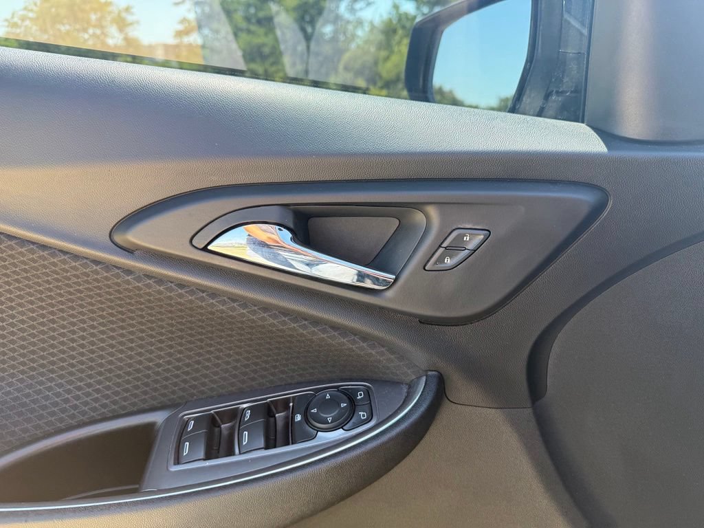Used 2018 Chevrolet Malibu LT FWD image 25