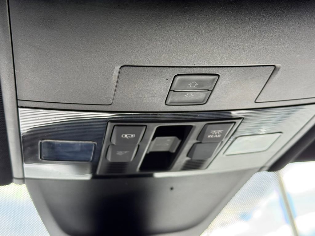 Used 2022 Volkswagen Tiguan SE R-Line AWD/4WD image 18