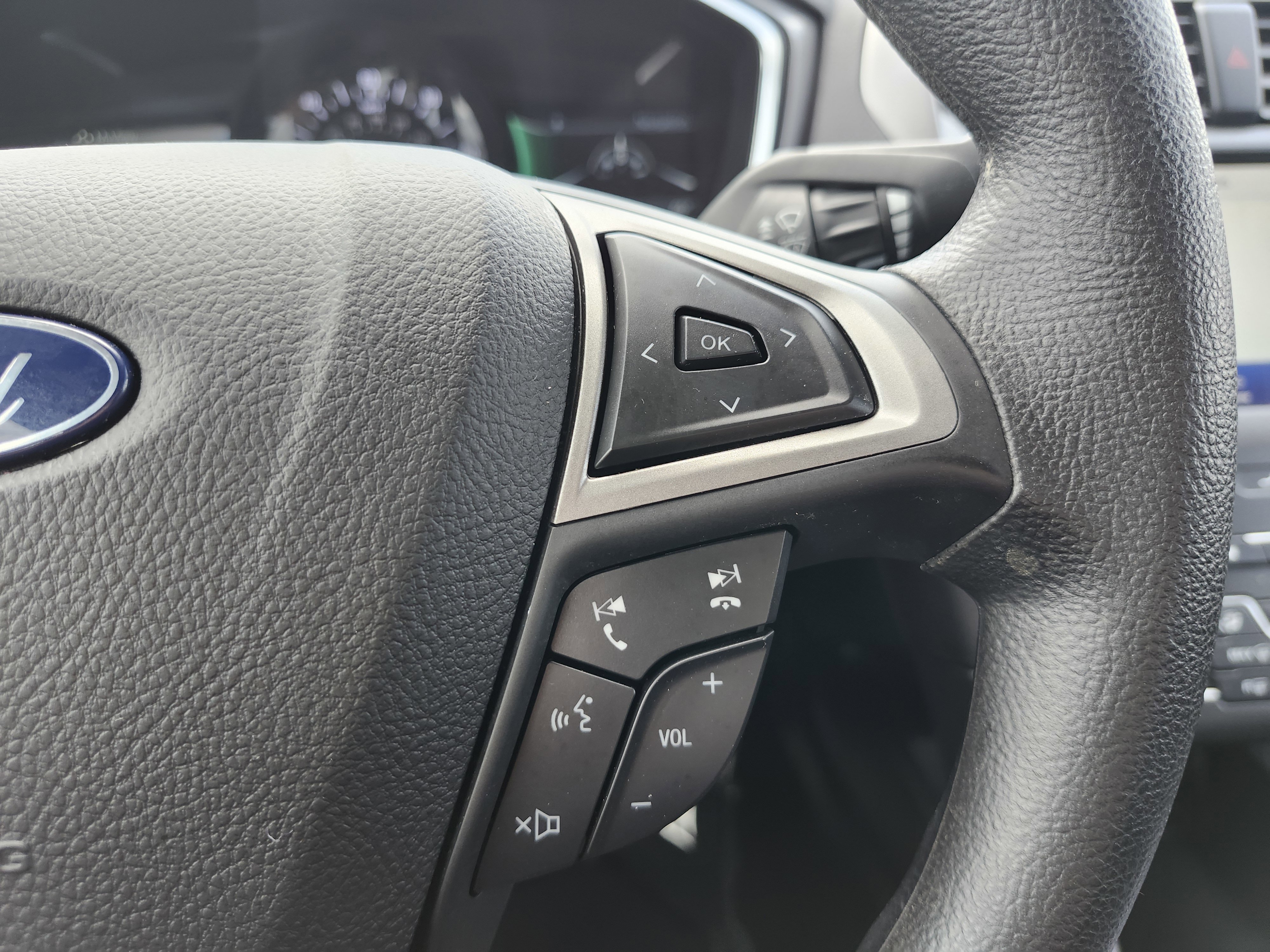 Used 2020 Ford Fusion SE FWD image 34