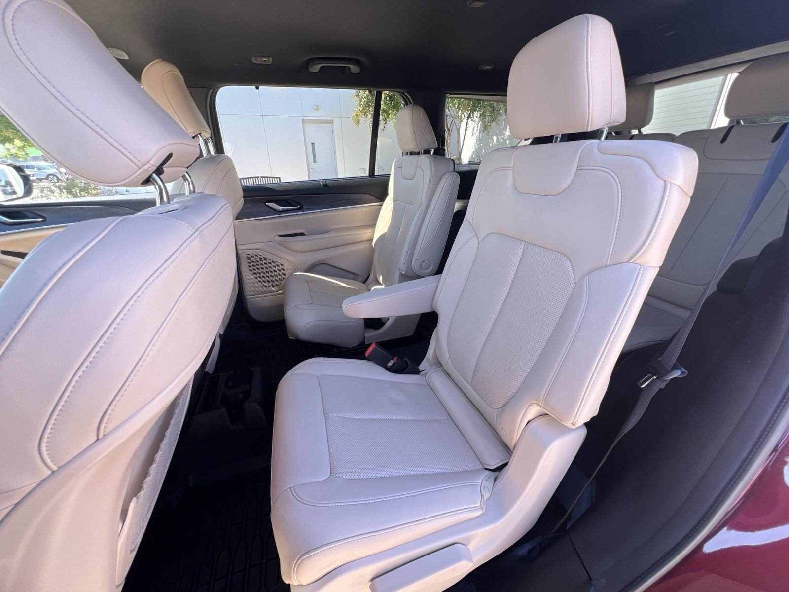 Used 2023 Jeep Grand Cherokee L Limited w/ Luxury Tech Group II AWD/4WD image 24