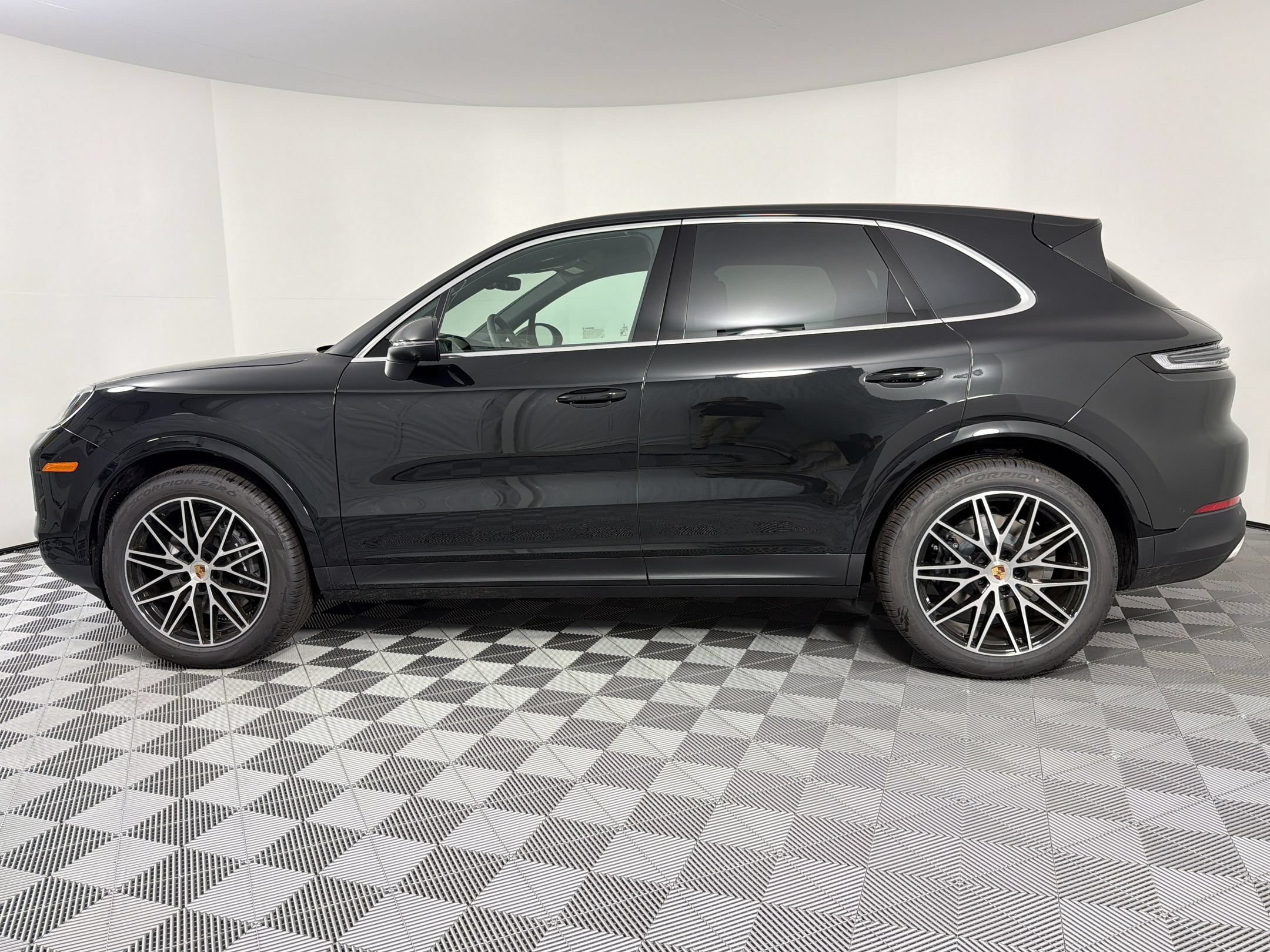 Certified 2026 Porsche Cayenne AWD/4WD image 2