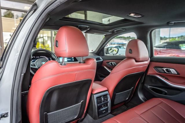 Used 2022 BMW M340i xDrive M340i xDRIVE - WHITE ON RED - w/ Driving Assistance Package image 23