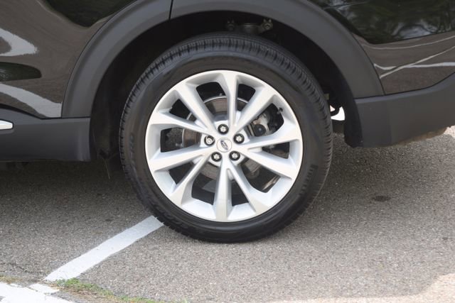 Used 2023 Ford Explorer Platinum w/ Technology Package AWD/4WD image 31