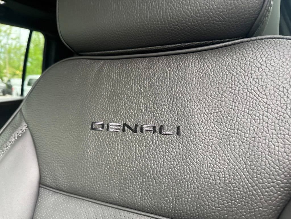 New 2026 GMC Yukon XL Denali w/ Denali Reserve Package AWD/4WD image 78