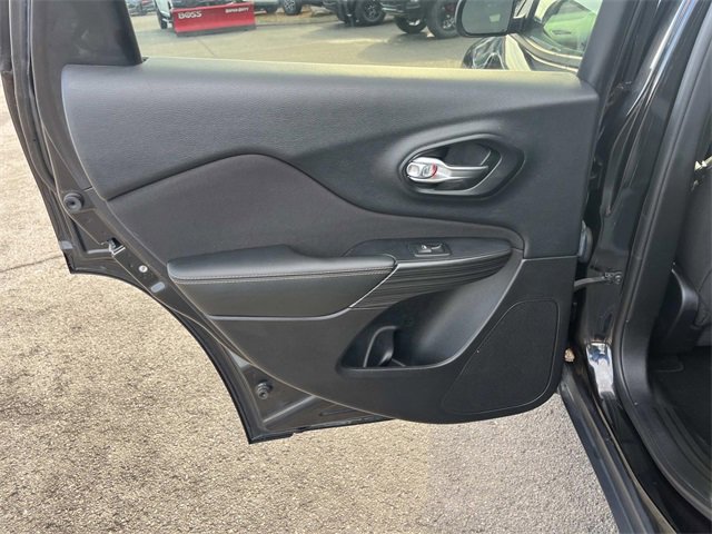 Certified 2016 Jeep Cherokee Latitude w/ Comfort/Convenience Group image 18
