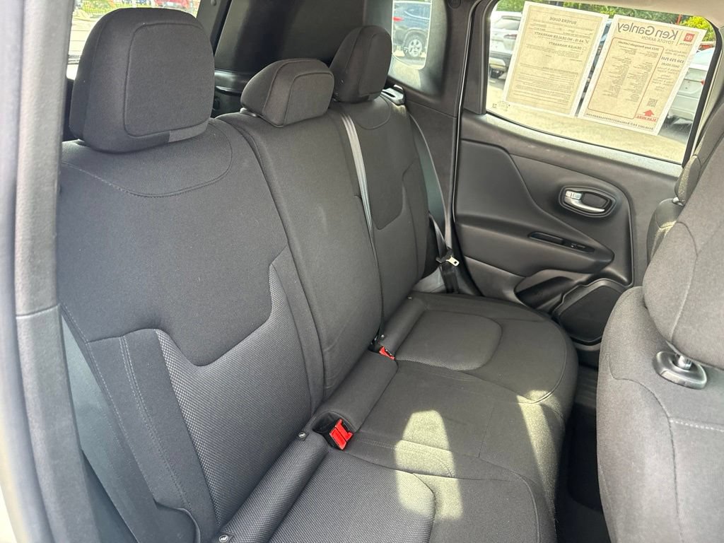 Used 2023 Jeep Renegade Latitude AWD/4WD image 32