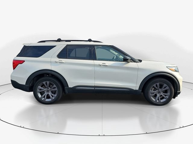 Used 2023 Ford Explorer XLT w/ Equipment Group 202A AWD/4WD image 2