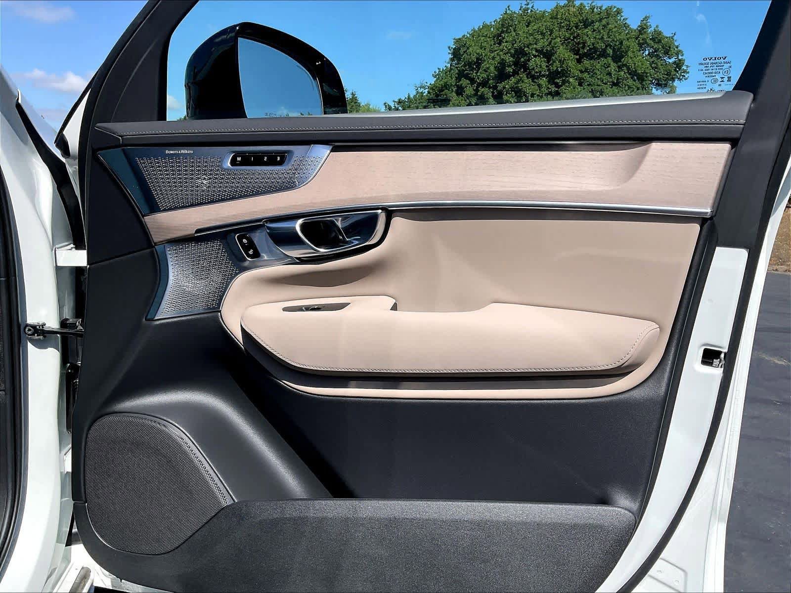 New 2026 Volvo XC90 T8 Ultra w/ Lounge Package AWD/4WD image 31