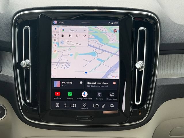 Certified 2024 Volvo XC40 B5 Plus w/ Protection Package Premier AWD/4WD image 18