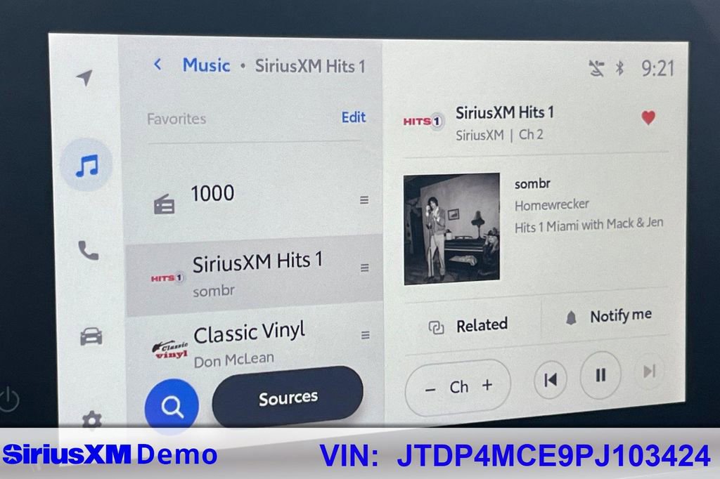 Used 2023 Toyota Corolla SE w/ SE Premium Package image 30