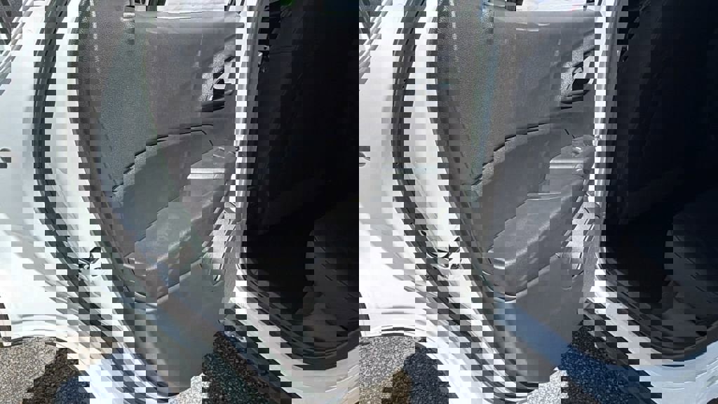 New 2026 Chevrolet Trax RS w/ Sunroof Package image 16