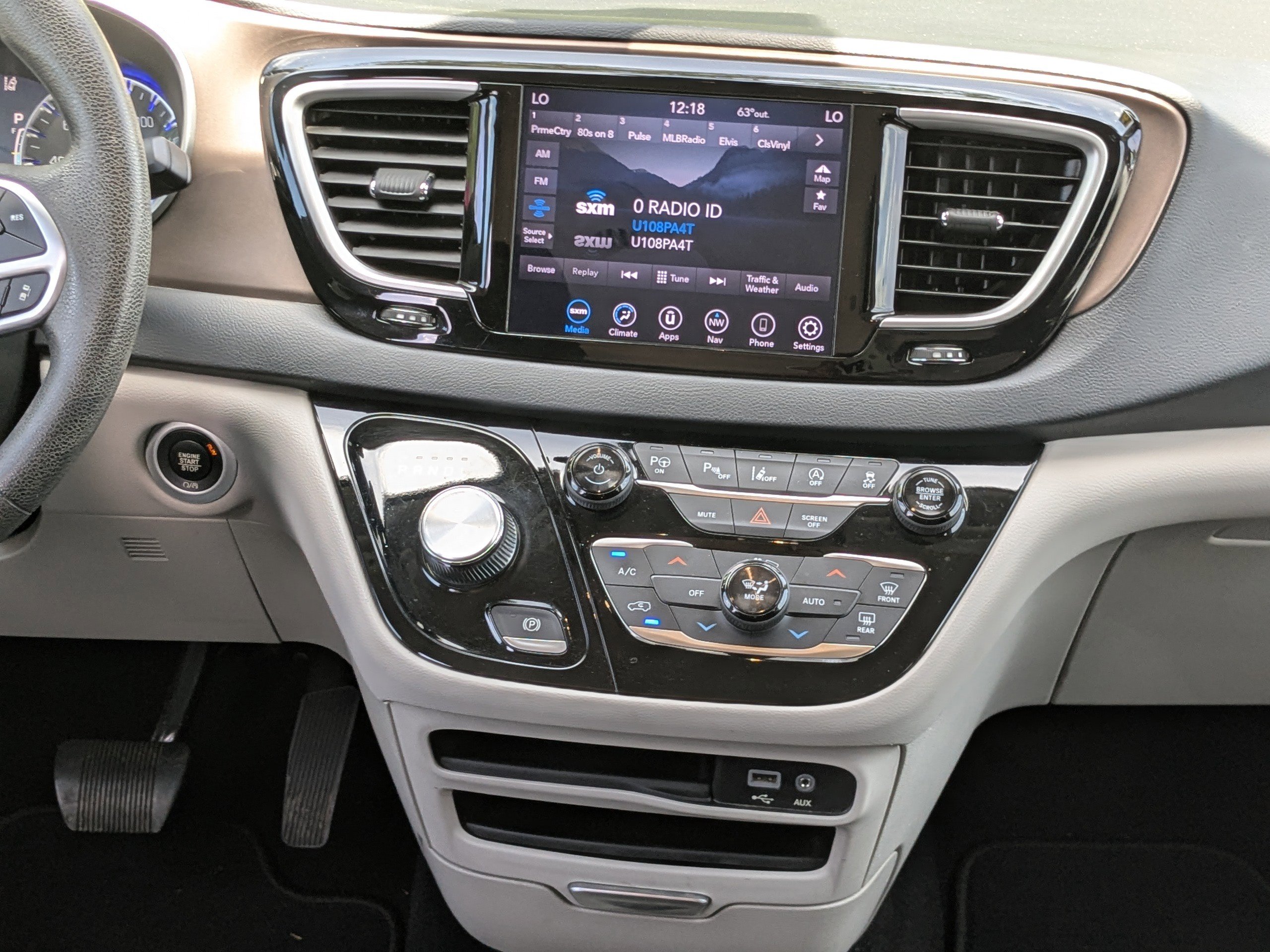 Certified 2019 Chrysler Pacifica Touring Plus w/ Advanced Safetytec Group FWD image 17