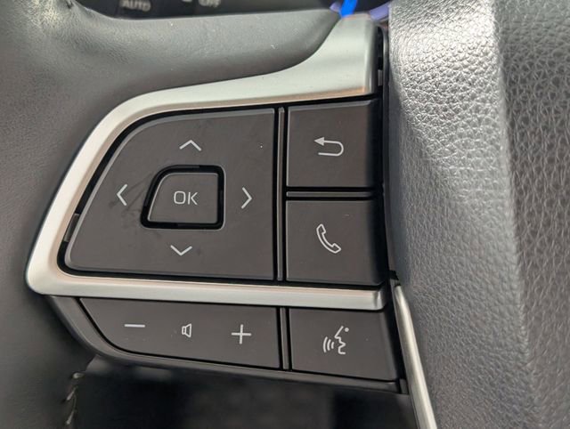 Used 2023 Toyota Highlander XLE image 16