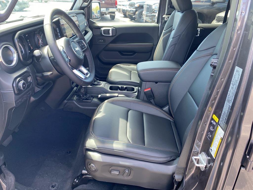 New 2026 Jeep Wrangler Unlimited Sahara w/ Technology Group AWD/4WD image 5